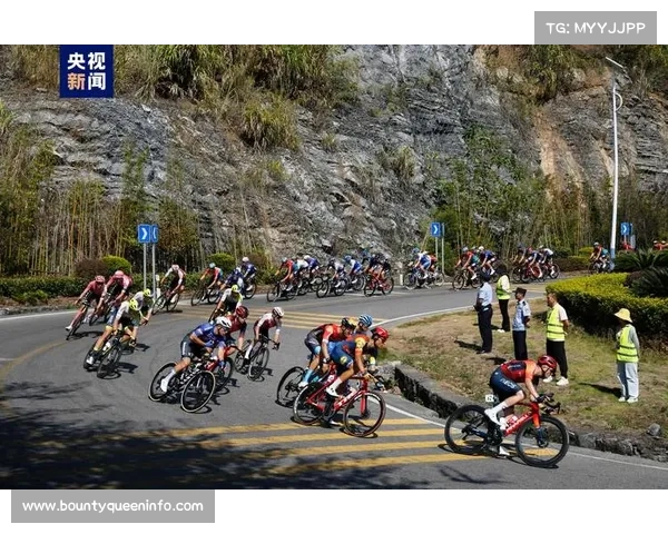 蓝图杯公路爬坡赛广州花都举行,选手挑战6公里150米爬升赛道